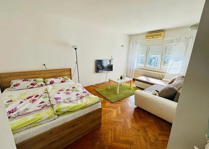 Mia Apartman
